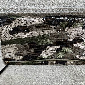 NWT Stella & Dot Margeaux Sequin Zip Camo Camouflage Foldover Clutch Purse